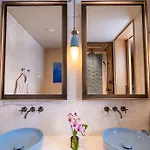 Palaia فندق داتْشا